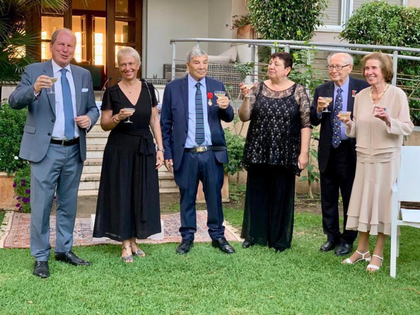 De gauche à doire : l'ambassadeur Eric Danon et son épouse, Avner Shalev, Miry Gross, Serge et Beate Klarsfeld